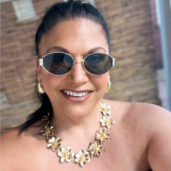 Meet your Posher, Maria - Picture 2 of 5